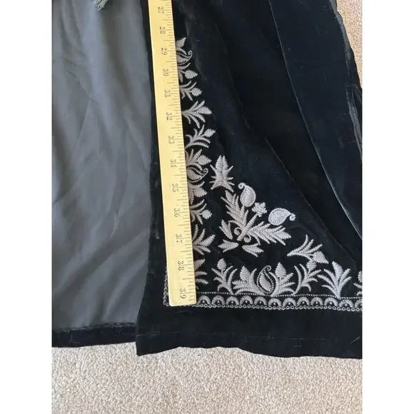 Black Velvet Duster Kimono S Embroidered Floral Boho Whimsigoth Festival Witchy - Picture 5 of 7